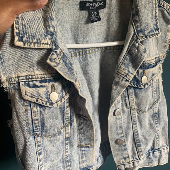 Stylish Streetwear Denim Vest - Picture 4 of 6